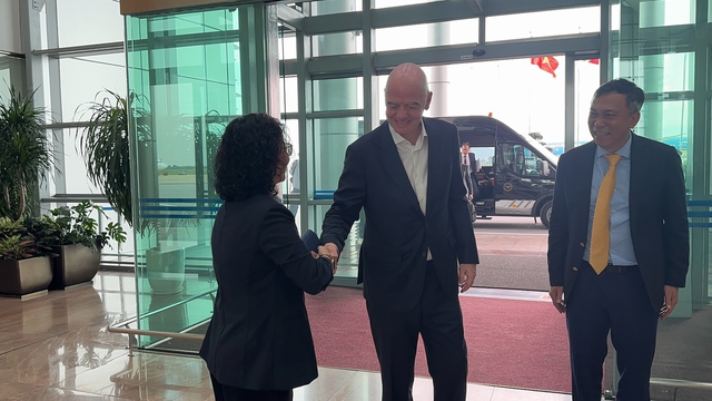 Chủ tịch VFF Trần Quốc Tuấn chào đón nồng nhiệt Chủ tịch FIFA Gianni Infantino lần thứ hai đến Việt Nam - Ảnh 5.