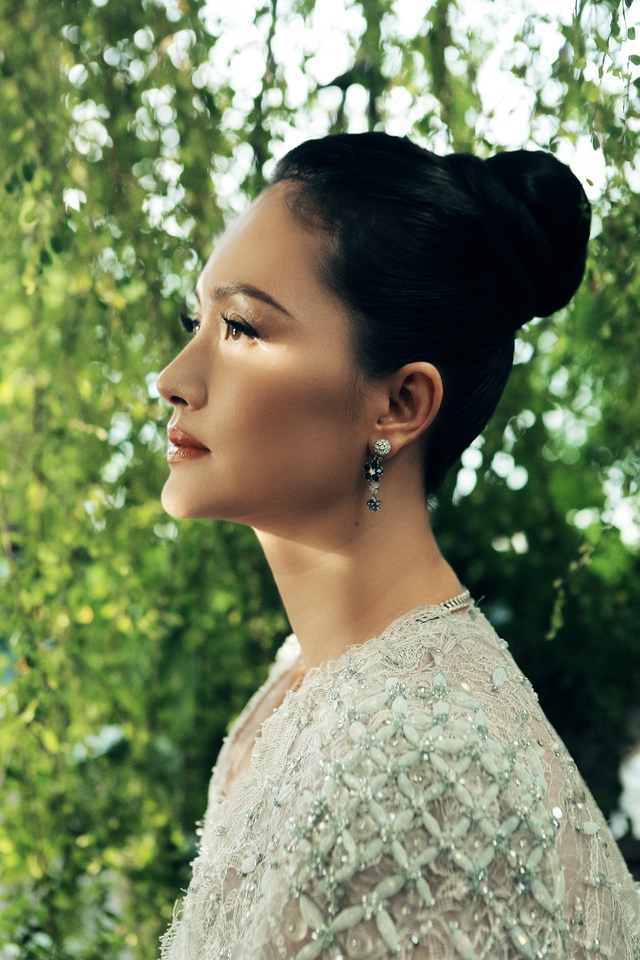 Đỗ Thị Hải Yến g&acirc;y ch&uacute; &yacute; khi s&aacute;nh bước c&ugrave;ng mẹ v&agrave; c&aacute;c con tr&ecirc;n thảm đỏ- Ảnh 7.