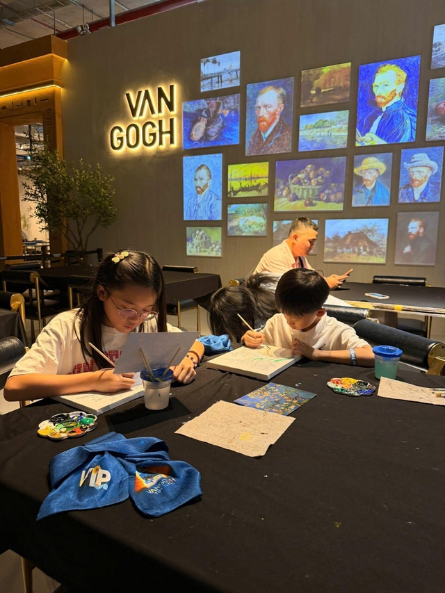 Đến Van Gogh Timeless dịp 2.9 cả nhà ơi: Cảnh báo thích mê chẳng muốn về- Ảnh 6.