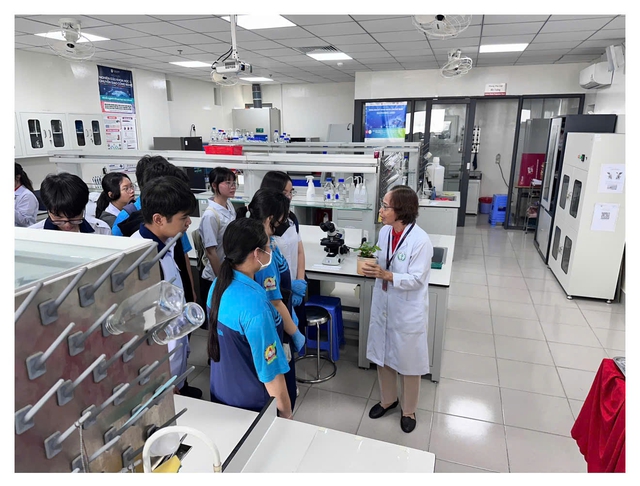 Có nên để hoạt động trải nghiệm, hướng nghiệp là môn học riêng? - Ảnh 1.