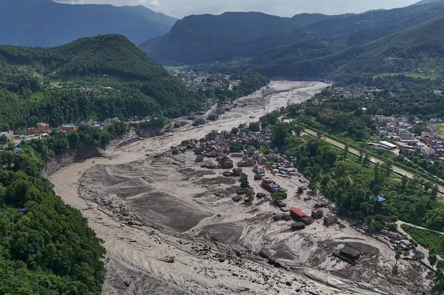 Hàng trăm người nước ngoài mất tích vì lũ quét ở ranh giới Nepal - Tây Tạng- Ảnh 1.