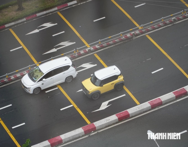 Lễ 2.9, chật vật thuê ô tô tự lái, chấp nhận giá cao vẫn khó tìm xe - Ảnh 1.