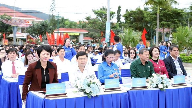 Ra quân tình nguyện xây dựng nông thôn mới: Tuổi trẻ mang tri thức về cơ sở - Ảnh 1.