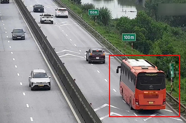 Xử lý 2 trường hợp không giữ khoảng cách an toàn trên cao tốc- Ảnh 1.