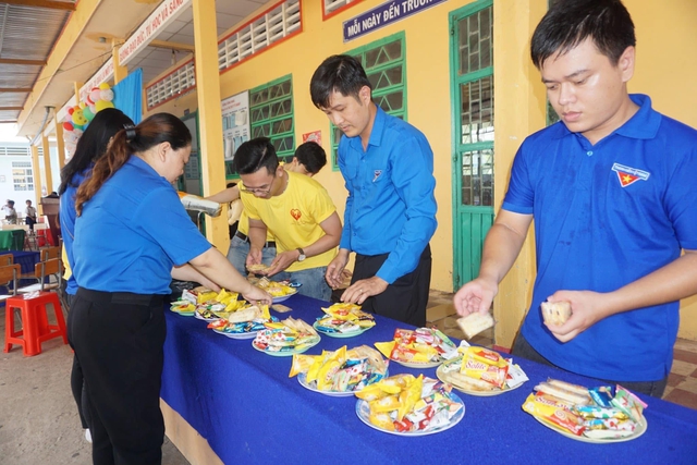 Lồng đèn thắp sáng ước mơ - Ảnh 10.