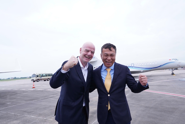 Chủ tịch VFF Trần Quốc Tuấn chào đón nồng nhiệt Chủ tịch FIFA Gianni Infantino lần thứ hai đến Việt Nam- Ảnh 2.