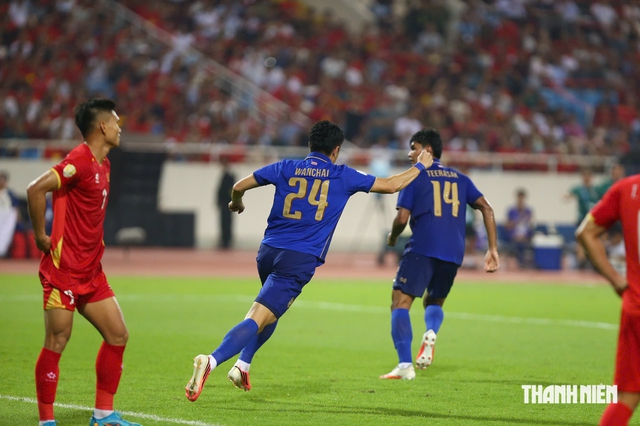 H&ograve;a h&uacute; v&iacute;a Th&aacute;i Lan, Việt Nam vẫn l&agrave;m n&ecirc;n lịch sử: Bảo vệ th&agrave;nh c&ocirc;ng chức v&ocirc; địch ASEAN Cup- Ảnh 9.