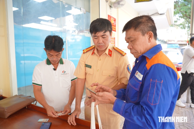 TP.HCM dừng 4 điểm cấp đổi giấy phép lái xe từ 30.8, người dân làm ở đâu?- Ảnh 2.