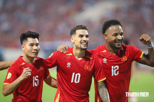 H&ograve;a h&uacute; v&iacute;a Th&aacute;i Lan, Việt Nam vẫn l&agrave;m n&ecirc;n lịch sử: Bảo vệ th&agrave;nh c&ocirc;ng chức v&ocirc; địch ASEAN Cup- Ảnh 7.