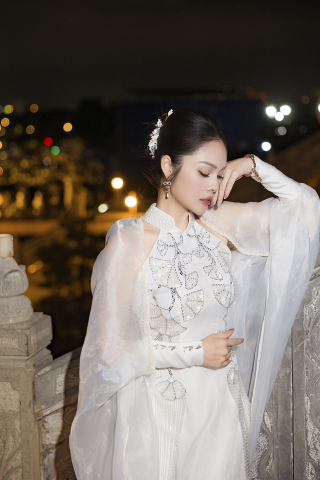 Dương Cẩm Lynh nghẹn ngào trong mùa Vu Lan đầu tiên vắng cha - Ảnh 2.