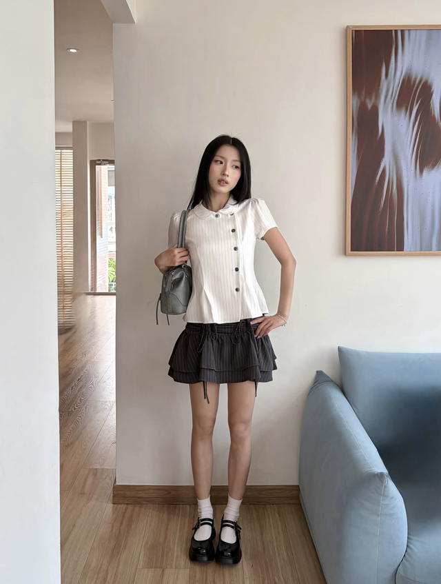 Không cần ăn kiêng, dáng vẫn chuẩn nhờ áo ôm và chân váy xòe - Ảnh 3.