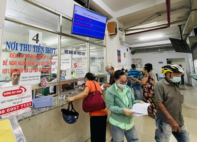 Đổi nơi khám, chữa bệnh BHYT ban đầu: Khi nào được đổi, làm online thế nào? - Ảnh 1.