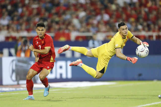 Đội tuyển Việt Nam thống trị đội hình tiêu biểu ASEAN Cup, Lê Giang Patrik bất ngờ vắng mặt- Ảnh 8.