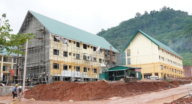 Quảng Trị tăng tốc hoàn thiện trường lớp trước năm học mới - Ảnh 2.