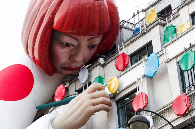 'Nữ hoàng chấm bi' Yayoi Kusama qua đời- Ảnh 4.