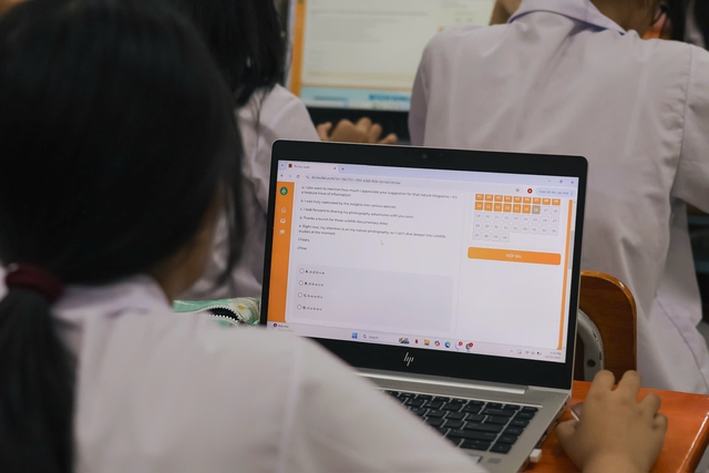 TP.HCM chuẩn bị cho học sinh thi tốt nghiệp THPT trên máy tính - Ảnh 1.