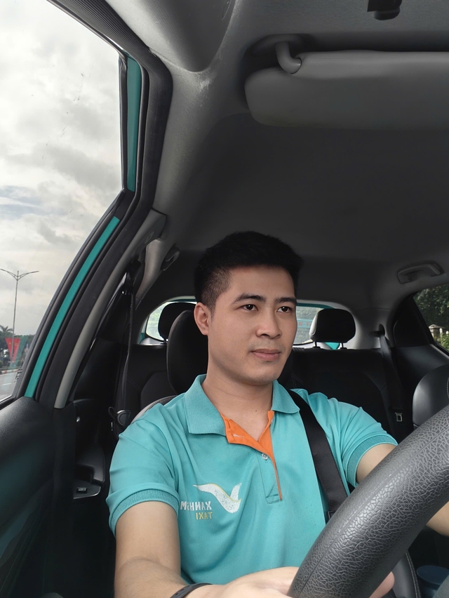 Những cuốc xe 'song ngữ' của tài xế tự học tiếng Anh - Ảnh 4.