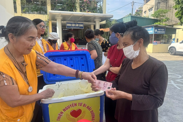Những nồi cháo 0 đồng và hành trình của hàng trăm người khoác áo từ bi - Ảnh 7.