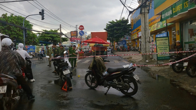 2 người tử vong sau vụ tai nạn trên đường Lê Văn Khương - Ảnh 2.