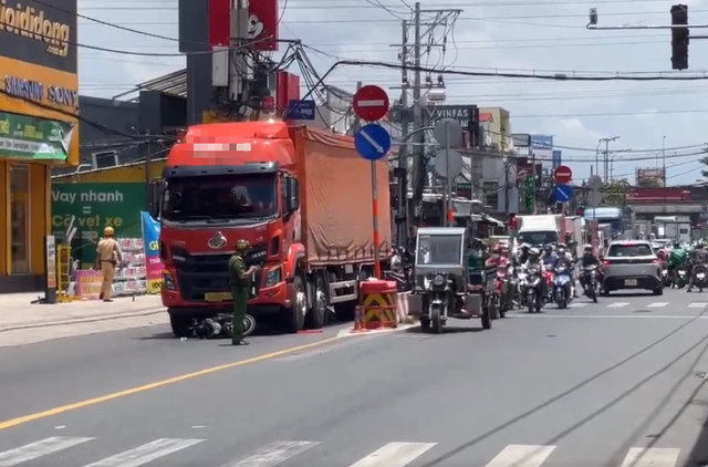 2 người tử vong sau vụ tai nạn trên đường Lê Văn Khương - Ảnh 1.
