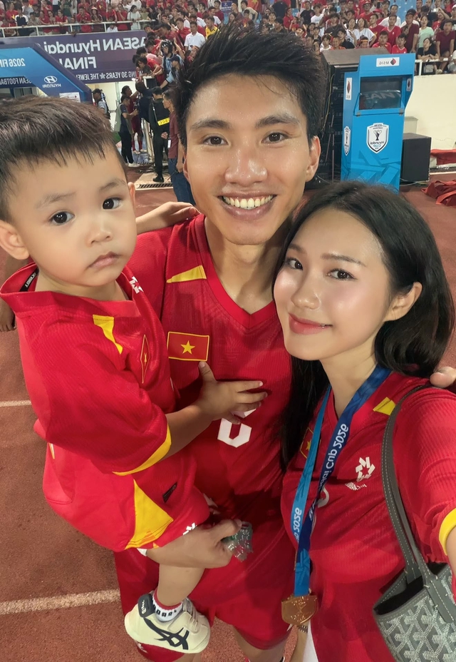 Đoàn Văn Hậu cùng đồng đội vô địch, Doãn Hải My chia sẻ gây chú ý- Ảnh 1.