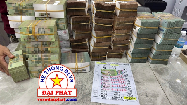 Lấy 50.000 đồng mua vé dãy 211555, người đàn ông trúng 10 tỉ xổ số miền Nam - Ảnh 1.