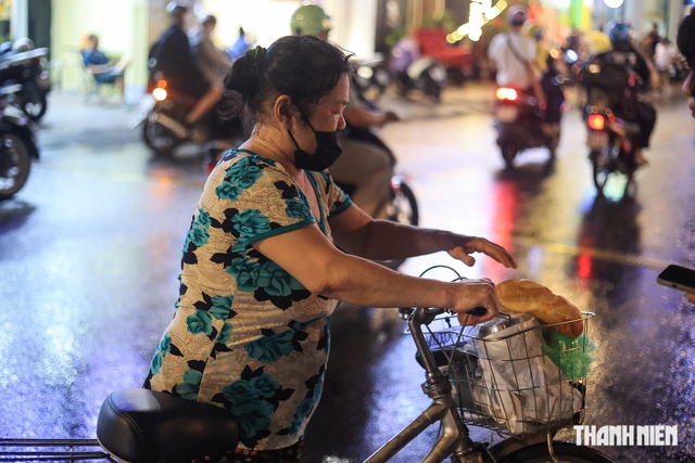 Bí mật sau xe bánh mì không người bán giữa trung tâm TP.HCM- Ảnh 5.