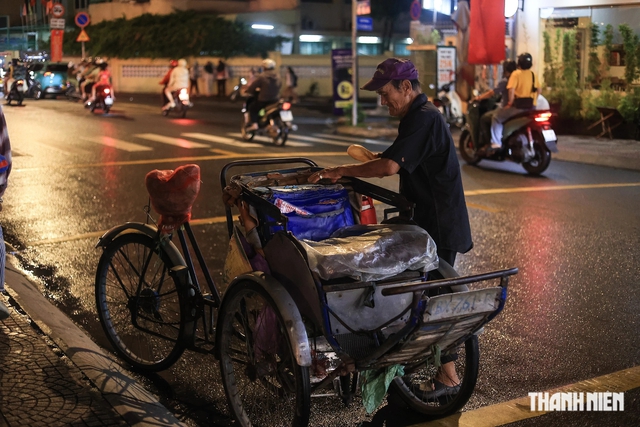 Bí mật sau xe bánh mì không người bán giữa trung tâm TP.HCM- Ảnh 4.