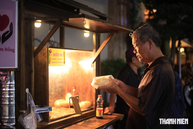 Bí mật sau xe bánh mì không người bán giữa trung tâm TP.HCM- Ảnh 7.