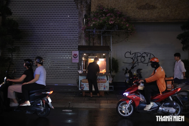 Bí mật sau xe bánh mì không người bán giữa trung tâm TP.HCM- Ảnh 6.