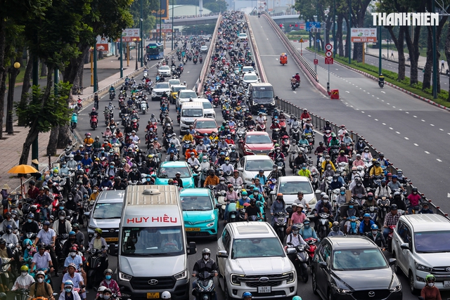 Nghỉ lễ 2.9: CSGT gợi ý cách tránh ùn tắc khi đi sân bay Tân Sơn Nhất - Ảnh 1.