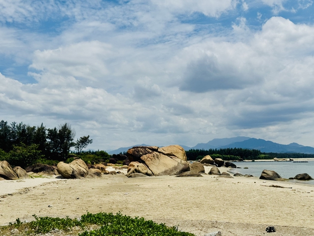 Những cửa biển tâm linh, độc đáo ở Quảng Ngãi- Ảnh 6.