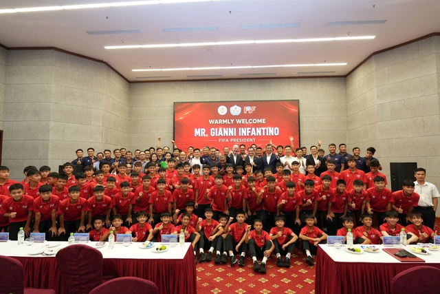 Chủ tịch FIFA đánh giá cao sự đầu tư của Bộ Công an, kỳ vọng bóng đá Việt Nam vươn tầm thế giới- Ảnh 6.