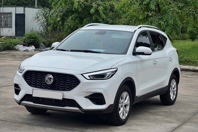 Giá xe lại giảm sốc: SUV đô thị MG ZS chỉ còn 378 triệu tại đại lý - Ảnh 1.