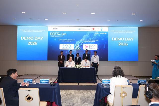 Quỹ Coca-Cola Foundation v&agrave; UNDP hỗ trợ 11 dự &aacute;n đổi mới s&aacute;ng tạo mảng nhựa - Ảnh 2.