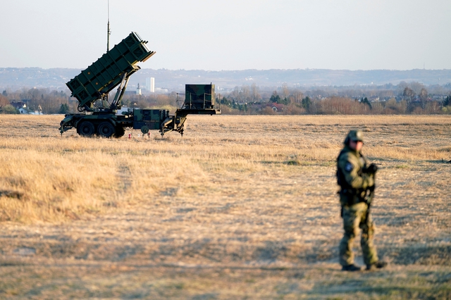 US Patriot missile stocks in Europe are 'beyond critical' due to Iran war, officials say - Ảnh 1.