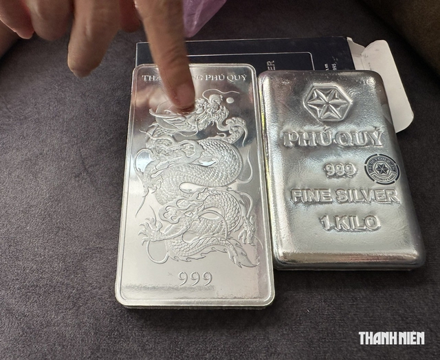Chuyện lạ trên thị trường vàng và bạc- Ảnh 2.