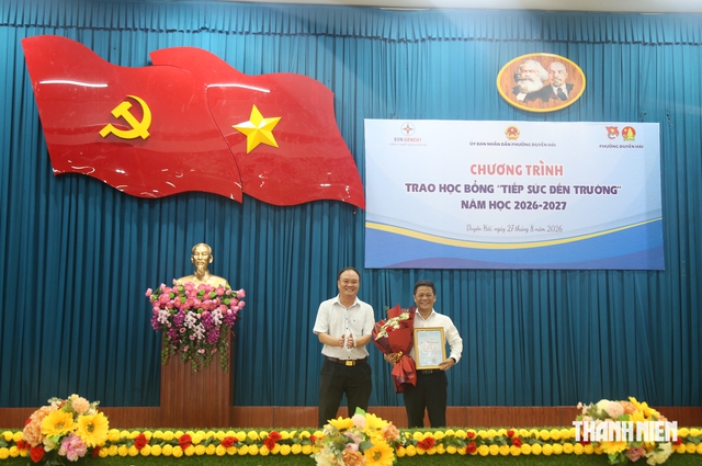 Nhiệt điện Duy&ecirc;n Hải trao 123 suất học bổng 'Tiếp sức đến trường' trước thềm khai giảng- Ảnh 5.