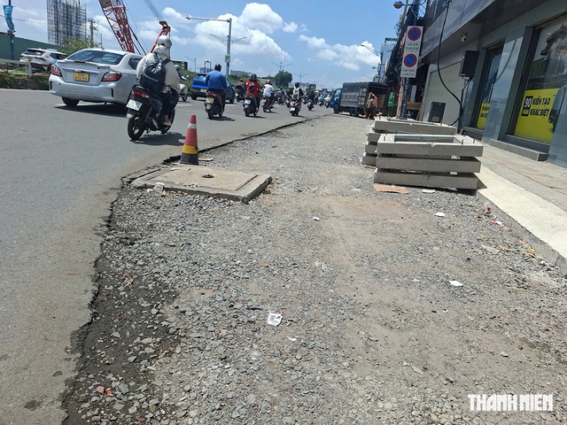 C&ocirc;ng tr&igrave;nh ngổn ngang, đi lại kh&oacute; khăn- Ảnh 2.