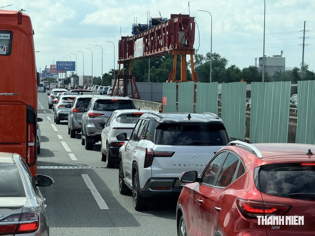 Nghỉ lễ 2.9: Cao tốc TP.HCM - Long Thành quá tải, đi Vũng Tàu thế nào? - Ảnh 2.