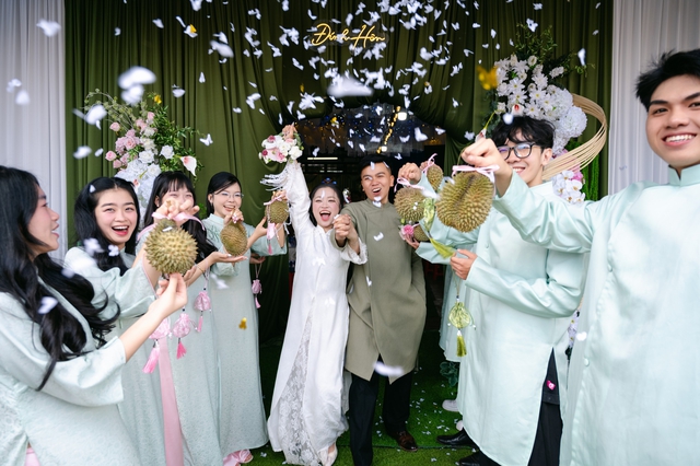 Cô dâu, chú rể trả duyên đội bê tráp bằng sầu riêng: Nhiều người bất ngờ - Ảnh 3.