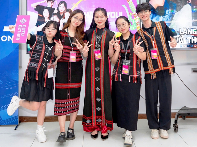 Người trẻ phố thị giữ hồn đại ng&agrave;n: Tinh thần Cơ Tu-Gether trong 'ng&ocirc;i nh&agrave; số'- Ảnh 3.