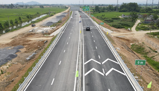 Từ 29.8, CSGT xử lý xe không giữ khoảng cách trên cao tốc TP.HCM - Vân Phong - Ảnh 3.