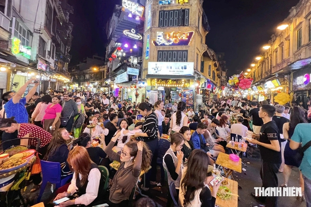 Báo Anh chọn một nơi ở Việt Nam vào top thành phố có cuộc sống về đêm tuyệt nhất thế giới - Ảnh 1.