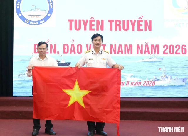 H&agrave;ng trăm t&acirc;n sinh vi&ecirc;n mang t&igrave;nh y&ecirc;u biển, đảo đến V&ugrave;ng 3 Hải qu&acirc;n- Ảnh 9.