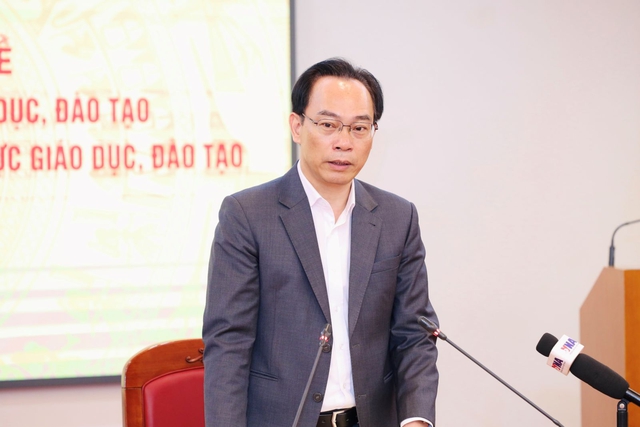 Bộ trưởng GD-ĐT: Kh&ocirc;ng ph&acirc;n luồng bằng c&aacute;ch đặt ra 'r&agrave;o chắn' v&agrave;o lớp 10- Ảnh 1.