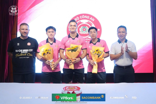 CLB CA TP.HCM trình làng 2 nội binh Williams Minh Hoàng và Olaha Mạnh Đức- Ảnh 2.