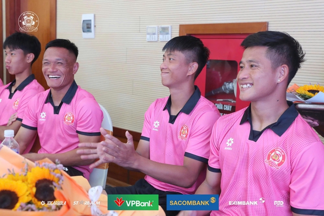 CLB CA TP.HCM trình làng 2 nội binh Williams Minh Hoàng và Olaha Mạnh Đức- Ảnh 3.