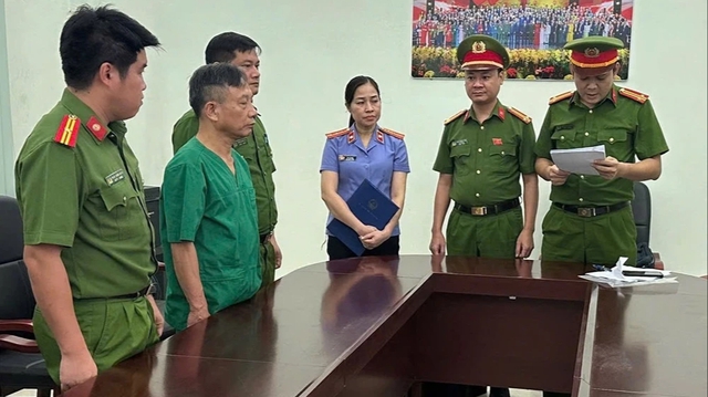 Khởi tố giám đốc một bệnh viện ở Ninh Bình - Ảnh 1.