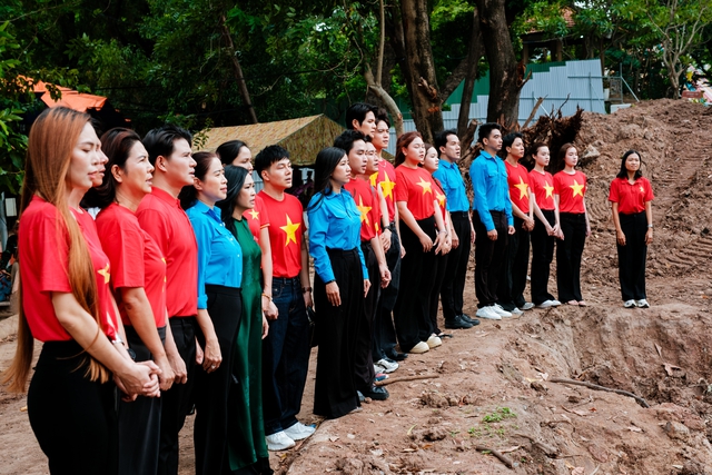 Sau ‘Tổ quốc trong tim’, Vũ Mạnh Cường cùng dàn nghệ sĩ làm điều ý nghĩa- Ảnh 1.